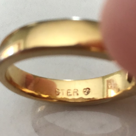 Sparkling Vintage Garnet Sterling Silver Ring with Gold Plate Size 6 1/2 - Picture 3 of 14